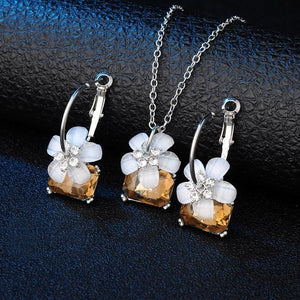 White Flower Necklace & Earrings