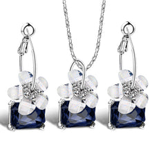 Load image into Gallery viewer, White Flower Necklace &amp; Earrings