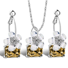 Load image into Gallery viewer, White Flower Necklace &amp; Earrings