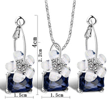 Load image into Gallery viewer, White Flower Necklace &amp; Earrings