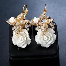 Load image into Gallery viewer, Butterfly &amp; Rose Earring